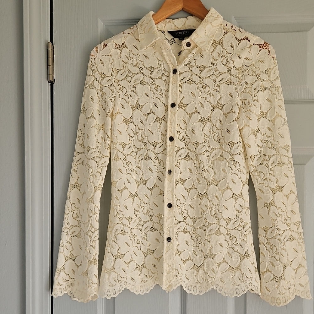 Vertigo Cream Lace Blouse.  Size XS.
